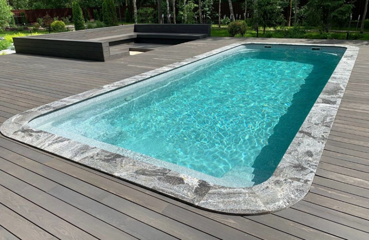 Модель:  Орлеан
Размер:  Длина: 9 м. Ширина: 3,7 м. Глубина: 1,3-1,9 м. Объем: 40 м³
Цвет:  Изумруд