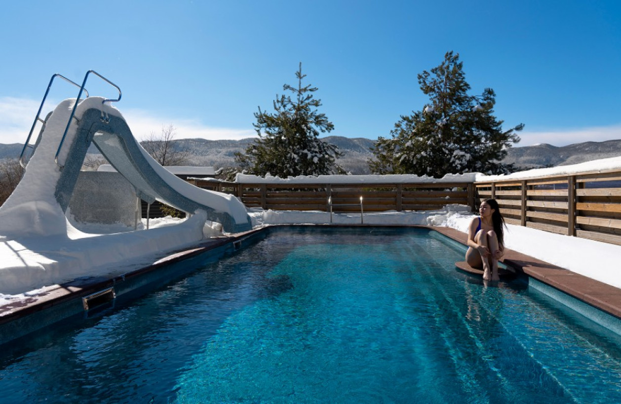 Модель:  Ривьера
Размер:  Длина: 12 м. Ширина: 4,4 м. Глубина: 1,55-1,84 м. Объем: 56 м³
Цвет:  Кассис